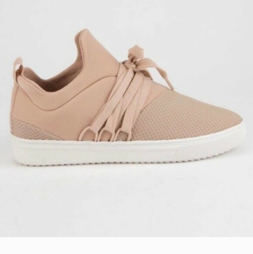 Steve Madden Lancer Sneaker - Size 7.5 - Blush light pink color